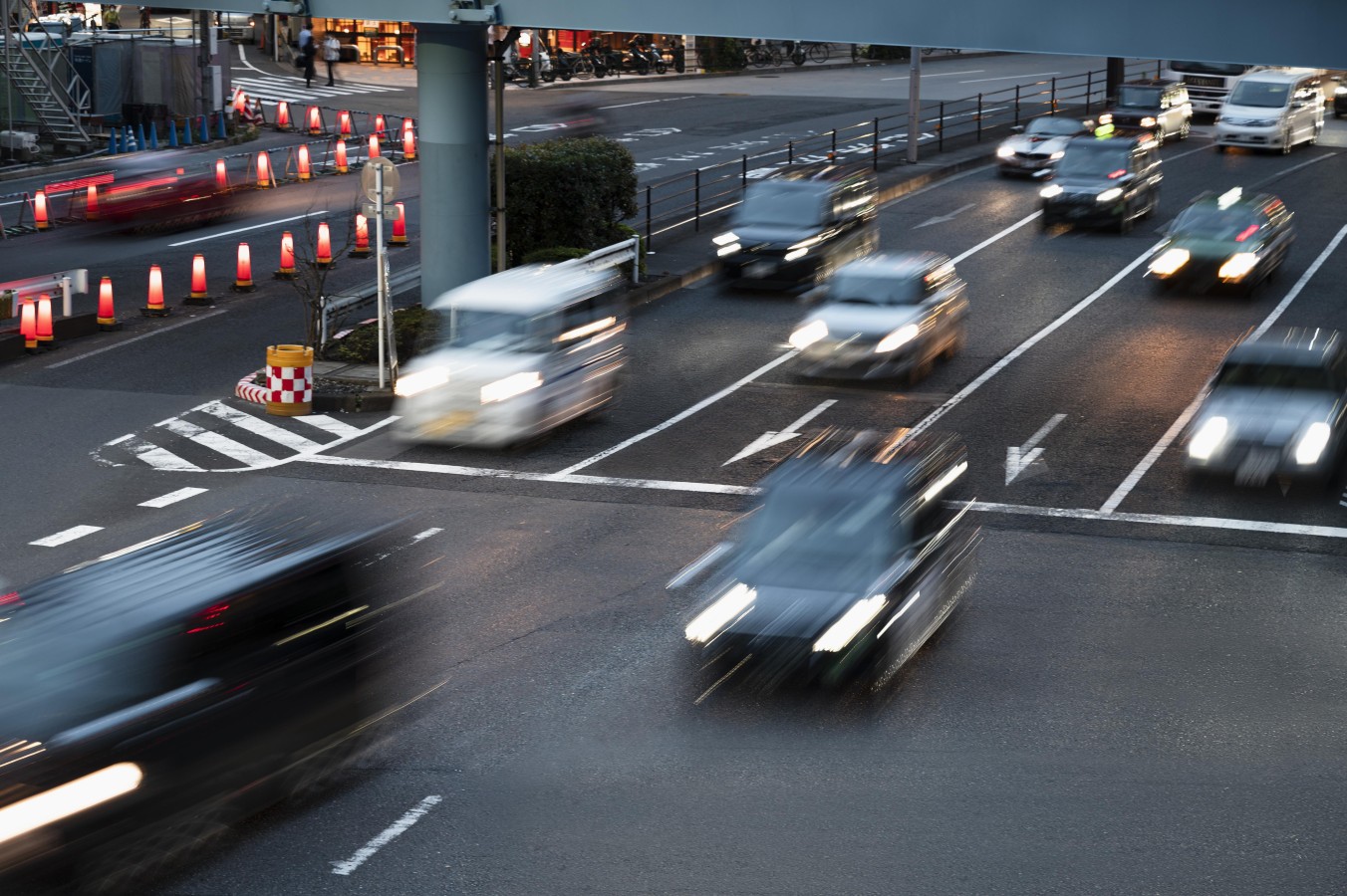 people-driving-cars-city-street